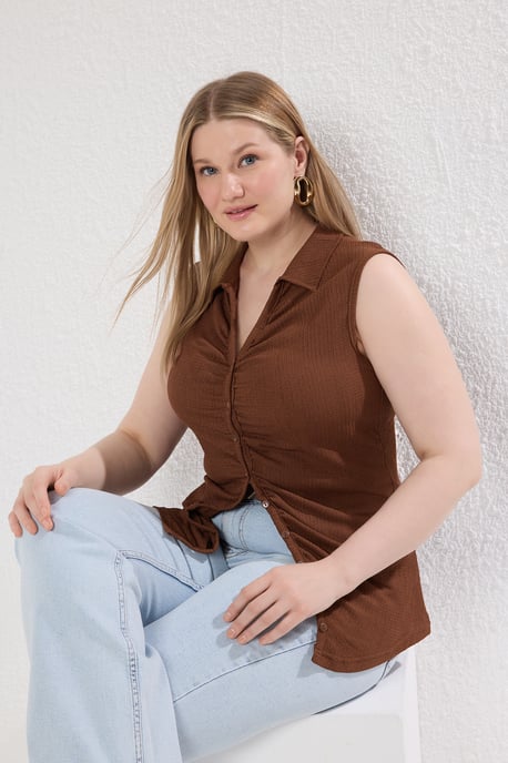 Trendyol Curve Dam Brun Enfärgad Ärmlös Figursydd Plus size Blusar - Image 5
