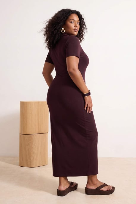 Trendyol Curve Dam Brun Enfärgad Maxi Kort Rak Plus size Klänning - Image 3