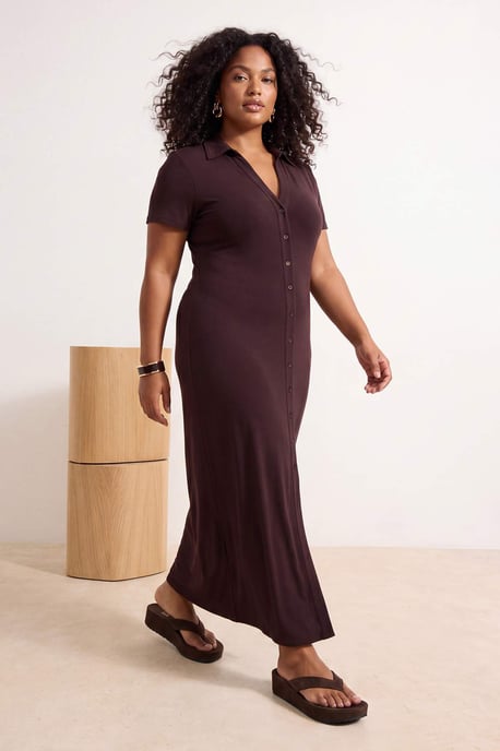 Trendyol Curve Dam Brun Enfärgad Maxi Kort Rak Plus size Klänning - Image 6