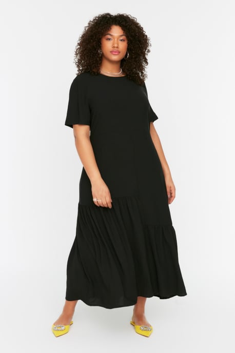Trendyol Curve Dam Svart Enfärgad Maxi Kort Casual A-linje Plus size Klänning - Image 1
