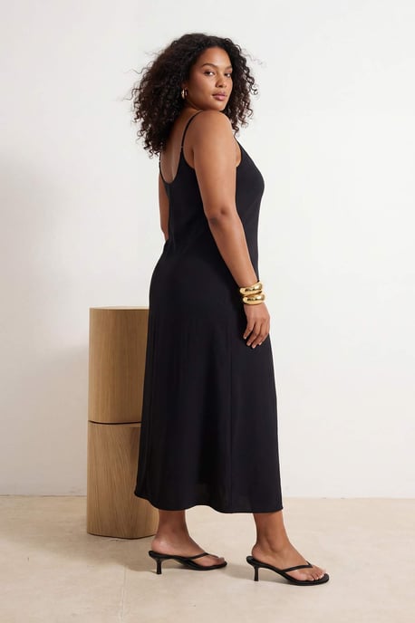 Trendyol Curve Dam Svart Enfärgad Maxi Ärmlös Casual A-linje Plus size Klänning - Image 2