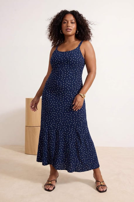 Trendyol Curve Dam Mörkblå Prickig Maxi Ärmlös Casual Sjöjungfru Plus size Klänning - Image 1
