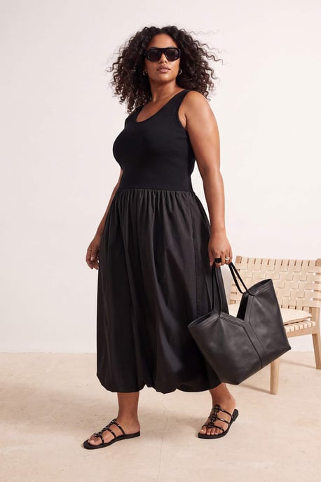 Trendyol Curve Dam Svart Enfärgad Maxi Ärmlös A-linje Plus size Klänning - Image 6