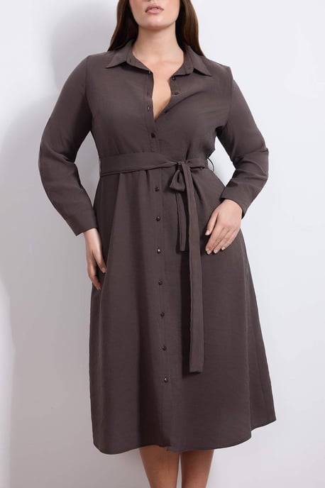 Trendyol Curve Dam Brun Enfärgad Maxi Lång Casual Rak Plus size Klänning - Image 3