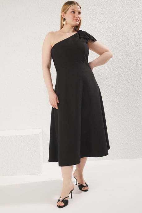 Trendyol Curve Dam Svart Enfärgad Maxi Ärmlös Elegant/Kväll Bodycon Plus size Klänning - Image 3