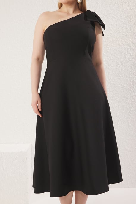 Trendyol Curve Dam Svart Enfärgad Maxi Ärmlös Elegant/Kväll Bodycon Plus size Klänning - Image 5