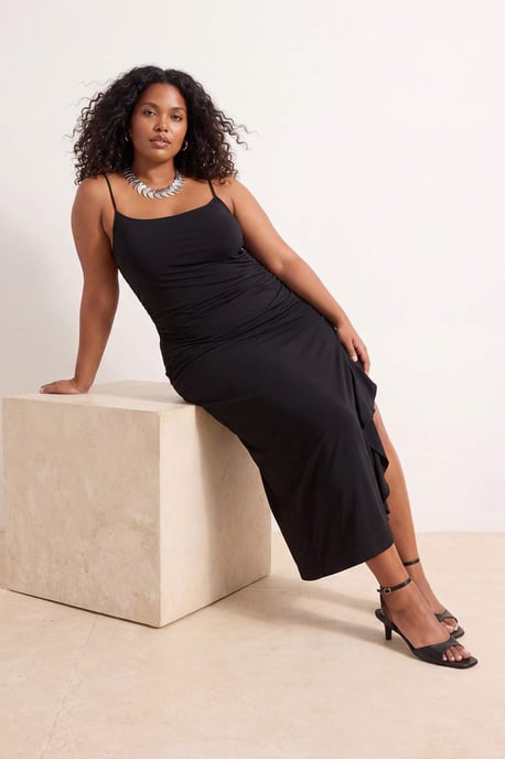 Trendyol Curve Dam Svart Enfärgad Maxi Ärmlös Casual Bodycon Plus size Klänning - Image 6