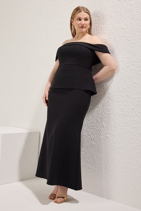 Trendyol Curve Dam Svart Enfärgad Maxi Ärmlös Elegant/Kväll A-linje Plus size Klänning - Image 4