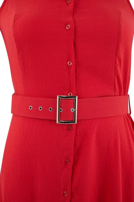 Trendyol Curve Dam Röd Enfärgad Maxi Ärmlös Casual Skjortklänning Plus size Klänning - Image 3