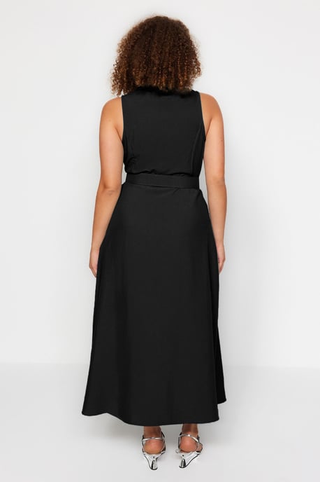 Trendyol Curve Dam Svart Enfärgad Maxi Ärmlös Casual Skjortklänning Plus size Klänning - Image 5