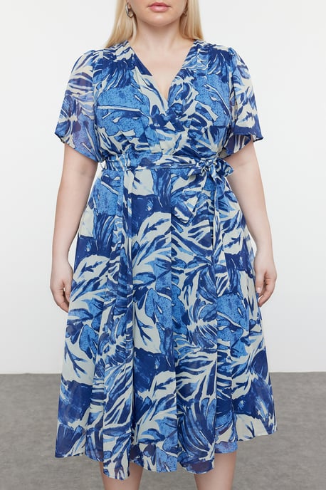 Trendyol Curve Dam Blå Blommig Maxi Kort Casual A-linje Plus size Klänning - Image 2