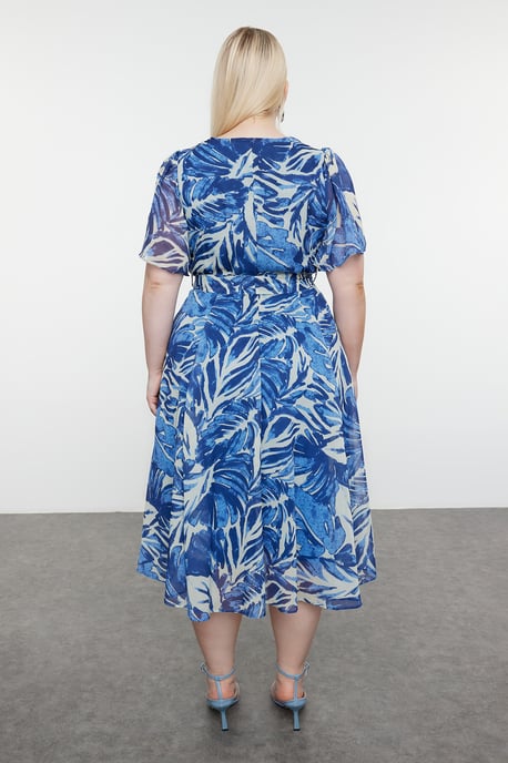 Trendyol Curve Dam Blå Blommig Maxi Kort Casual A-linje Plus size Klänning - Image 4