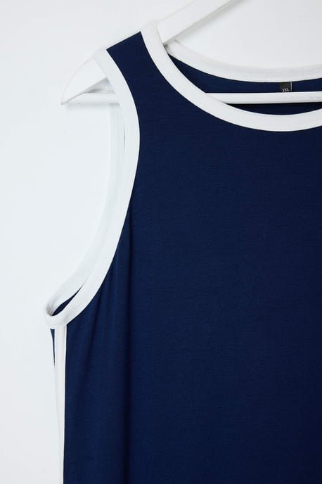Trendyol Curve Dam Mörkblå Enfärgad Maxi Ärmlös Casual Rak Plus size Klänning - Image 4