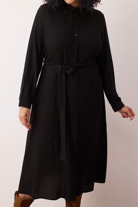 Trendyol Curve Dam Svart Enfärgad Maxi Lång Casual Skjortklänning Plus size Klänning - Image 2