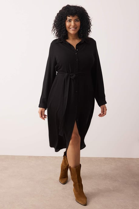 Trendyol Curve Dam Svart Enfärgad Maxi Lång Casual Skjortklänning Plus size Klänning - Image 4