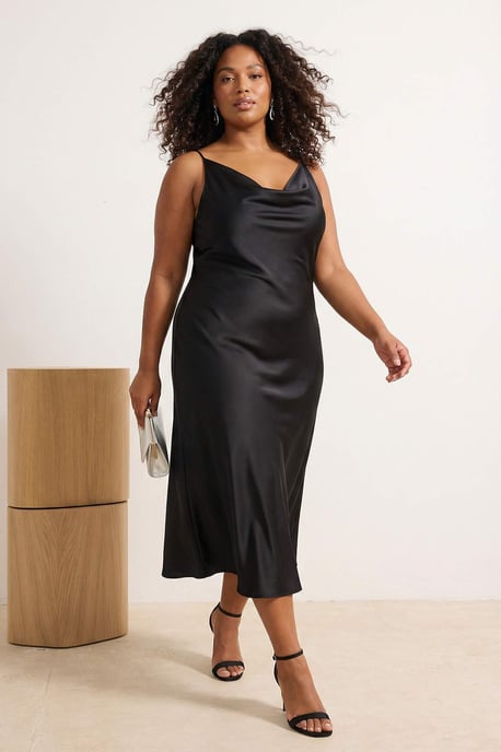 Trendyol Curve Dam Svart Enfärgad Maxi Ärmlös Fest Bodycon Plus size Klänning - Image 6