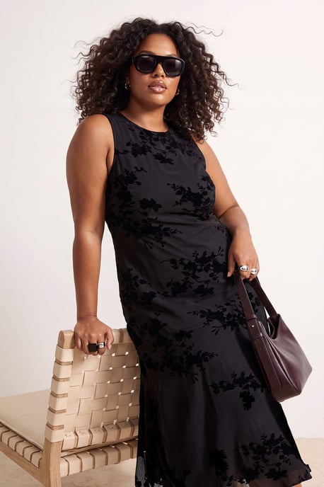Trendyol Curve Dam Svart Blommig Maxi Ärmlös A-linje Plus size Klänning - Image 6