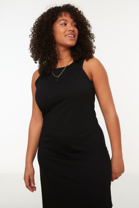 Trendyol Curve Dam Svart Enfärgad Maxi Ärmlös Casual Rak Plus size Klänning - Image 2