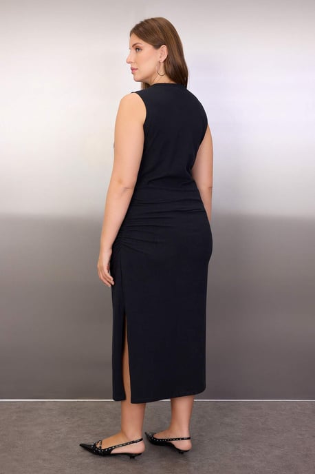 Trendyol Curve Dam Svart Enfärgad Maxi Ärmlös Casual Rak Plus size Klänning - Image 5