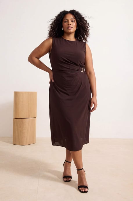 Trendyol Curve Dam Brun Enfärgad Maxi Ärmlös Casual A-linje Plus size Klänning - Image 2