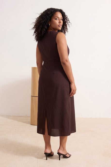 Trendyol Curve Dam Brun Enfärgad Maxi Ärmlös Casual A-linje Plus size Klänning - Image 6