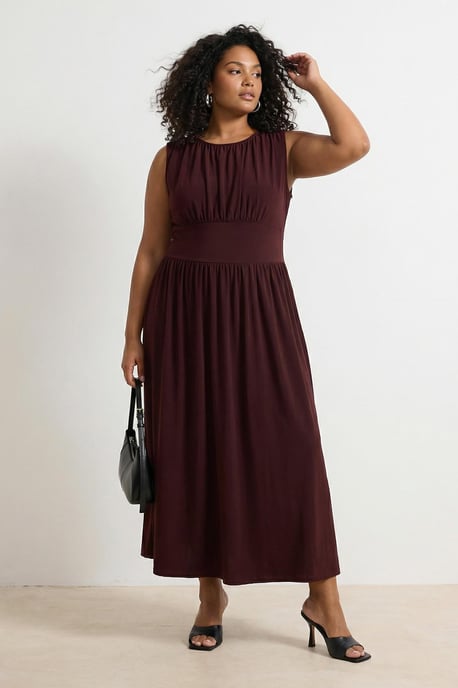 Trendyol Curve Dam Brun Enfärgad Maxi Ärmlös Casual A-linje Plus size Klänning - Image 1