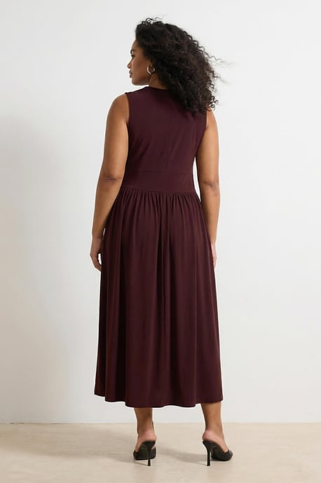 Trendyol Curve Dam Brun Enfärgad Maxi Ärmlös Casual A-linje Plus size Klänning - Image 2