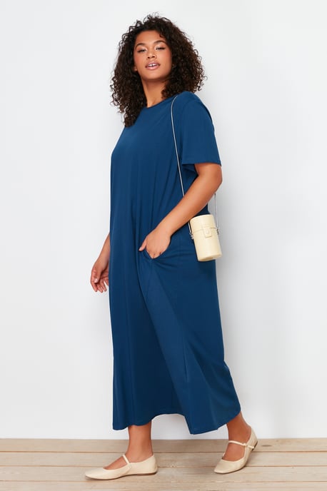 Trendyol Curve Dam Mörkblå Enfärgad Maxi Kort Casual Rak Plus size Klänning - Image 1