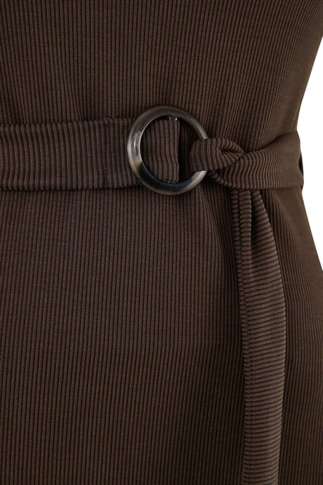 Trendyol Curve Dam Brun Enfärgad Maxi Ärmlös Casual Rak Plus size Klänning - Image 5
