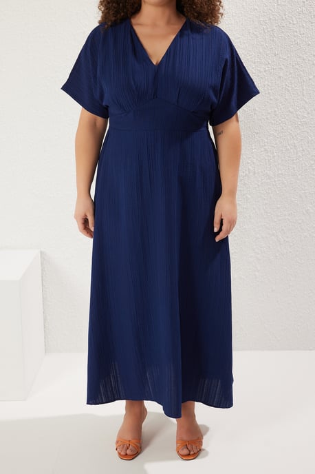 Trendyol Curve Dam Mörkblå Blommig Maxi Kort Casual A-linje Plus size Klänning - Image 2