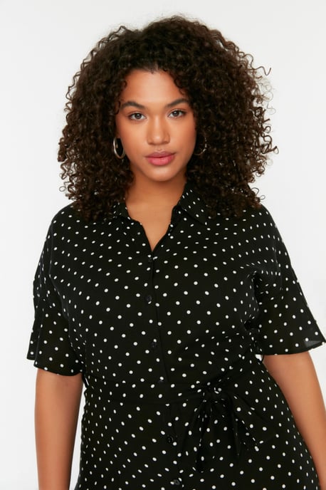 Trendyol Curve Dam Svart Prickig Maxi Kort Casual A-linje Plus size Klänning - Image 2