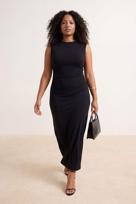 Trendyol Curve Dam Svart Enfärgad Maxi Ärmlös Casual Rak Plus size Klänning - Image 1