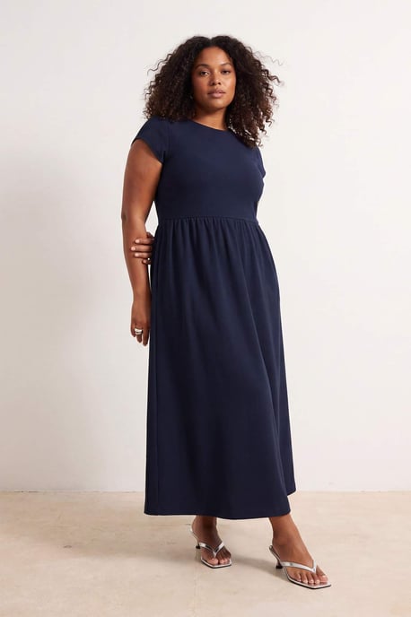 Trendyol Curve Dam Mörkblå Enfärgad Maxi Ärmlös Casual A-linje Plus size Klänning - Image 6