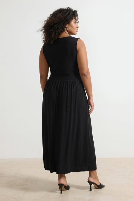 Trendyol Curve Dam Svart Enfärgad Maxi Ärmlös Casual A-linje Plus size Klänning - Image 2