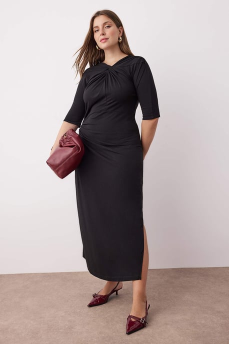 Trendyol Curve Dam Svart Enfärgad Maxi Kort Casual Rak Plus size Klänning - Image 1