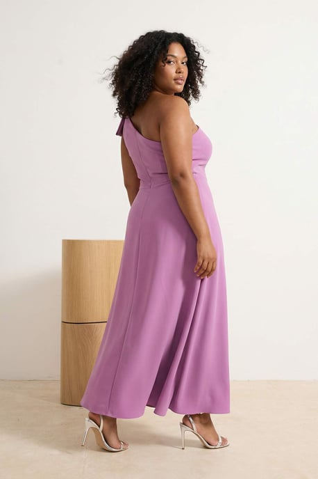 Trendyol Curve Dam Rosa Enfärgad Maxi Ärmlös Elegant/Kväll A-linje Plus size Klänning - Image 1