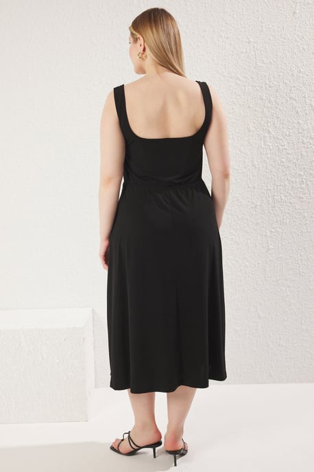 Trendyol Curve Dam Svart Enfärgad Maxi Ärmlös Casual Skater Plus size Klänning - Image 4