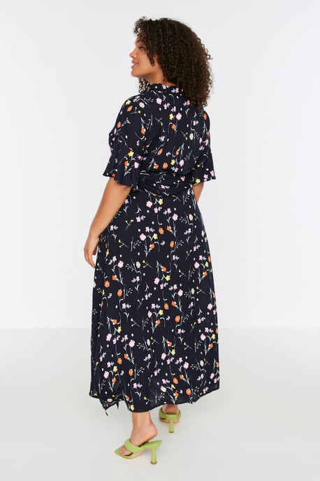 Trendyol Curve Dam Mörkblå Blommig Maxi Kort Casual A-linje Plus size Klänning - Image 4
