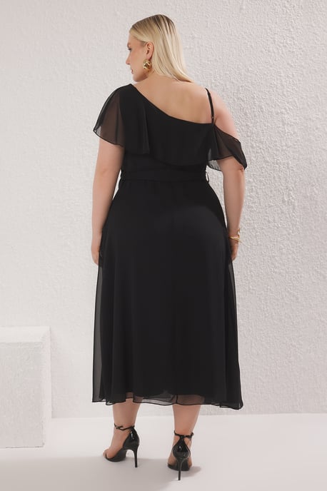 Trendyol Curve Dam Svart Blommig Maxi Kort Elegant/Kväll Asymmetrisk Plus size Klänning - Image 3