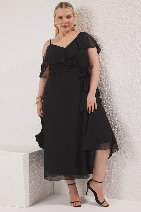 Trendyol Curve Dam Svart Blommig Maxi Kort Elegant/Kväll Asymmetrisk Plus size Klänning - Image 4