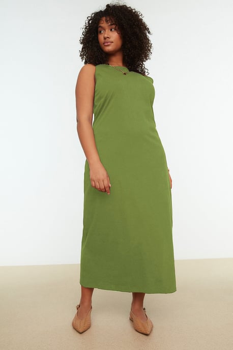 Trendyol Curve Dam Grön Enfärgad Maxi Ärmlös Casual Rak Plus size Klänning - Image 2