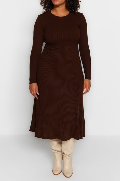 Trendyol Curve Dam Brun Enfärgad Midi Lång Casual A-linje Plus size Klänning - Image 2
