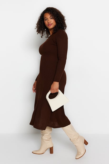 Trendyol Curve Dam Brun Enfärgad Midi Lång Casual A-linje Plus size Klänning - Image 3