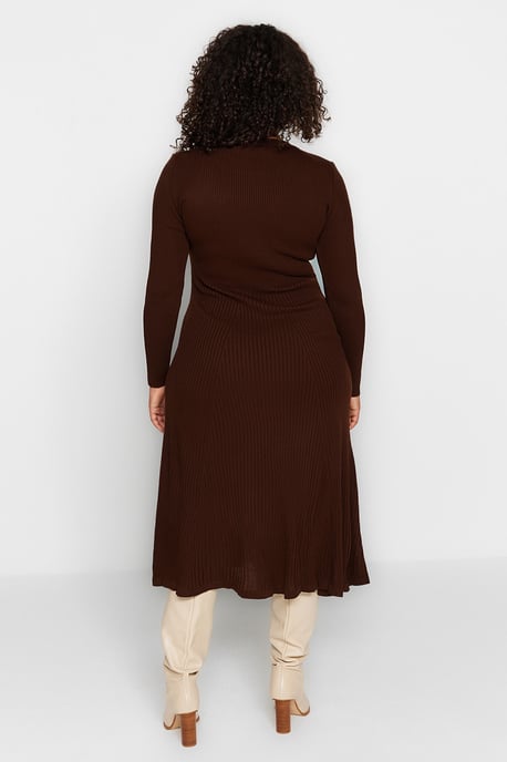 Trendyol Curve Dam Brun Enfärgad Midi Lång Casual A-linje Plus size Klänning - Image 4