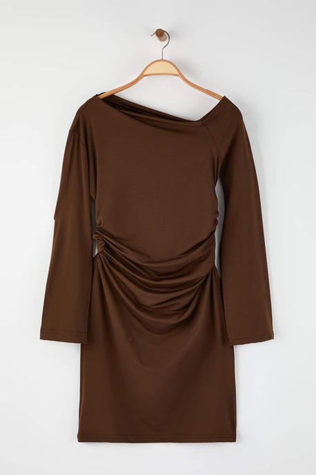 Trendyol Curve Dam Brun Enfärgad Midi Lång Casual Rak Plus size Klänning - Image 4