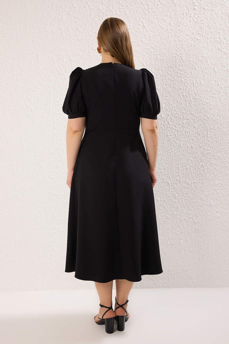 Trendyol Curve Dam Svart Enfärgad Midi Kort Cocktail A-linje Plus size Klänning - Image 4