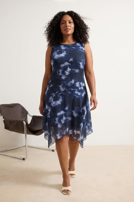 Trendyol Curve Dam Blå Blommig Midi Ärmlös Casual A-linje Plus size Klänning - Image 4
