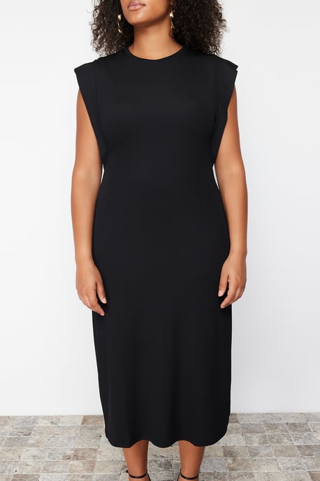 Trendyol Curve Dam Svart Enfärgad Midi Ärmlös Casual Rak Plus size Klänning - Image 4
