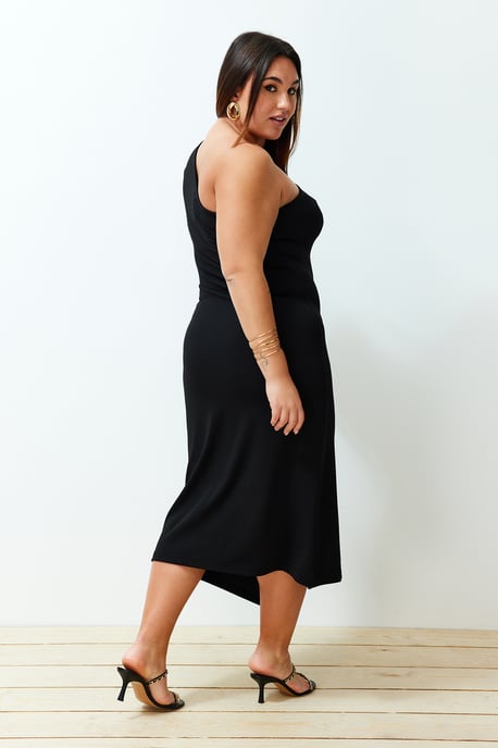 Trendyol Curve Dam Svart Enfärgad Midi Ärmlös Casual Asymmetrisk Plus size Klänning - Image 4