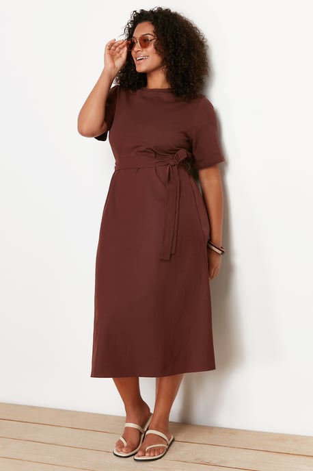 Trendyol Curve Dames Bruin Effen Midi Kort Casual A-lijn Grote maten Jurk - Image 2